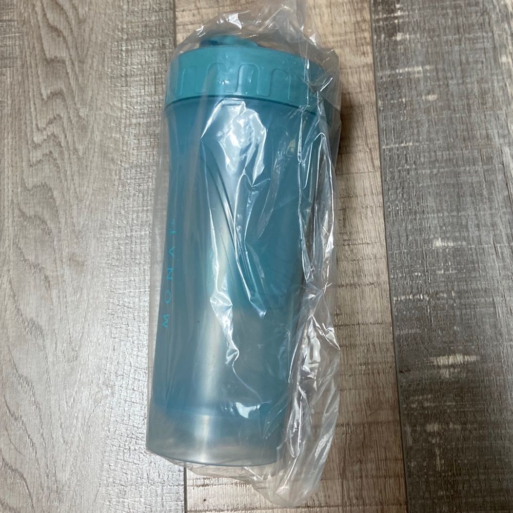 Monat Shaker Cup